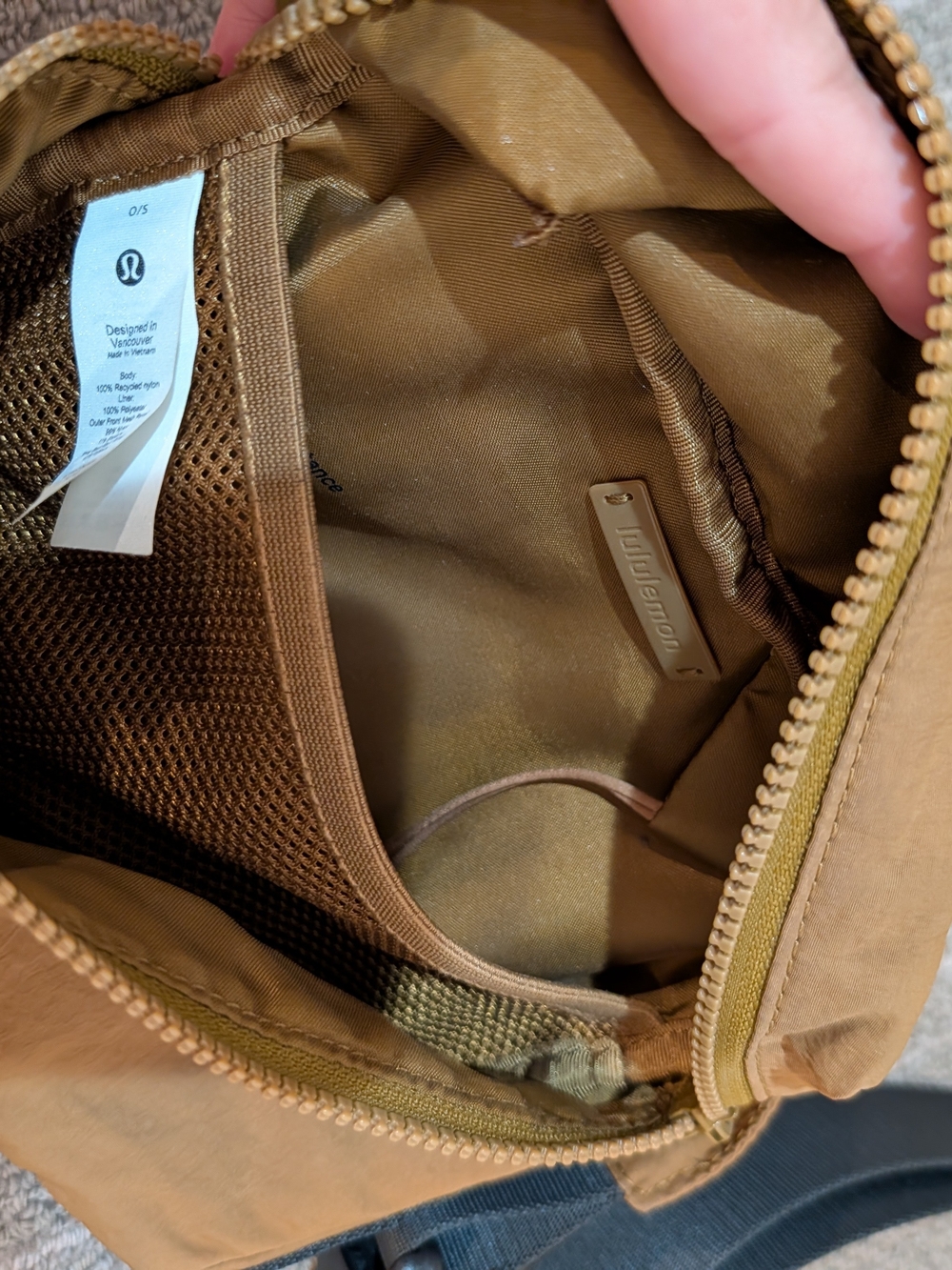 Lululemon Clean Lines Belt Bag - Picture 4 of 5